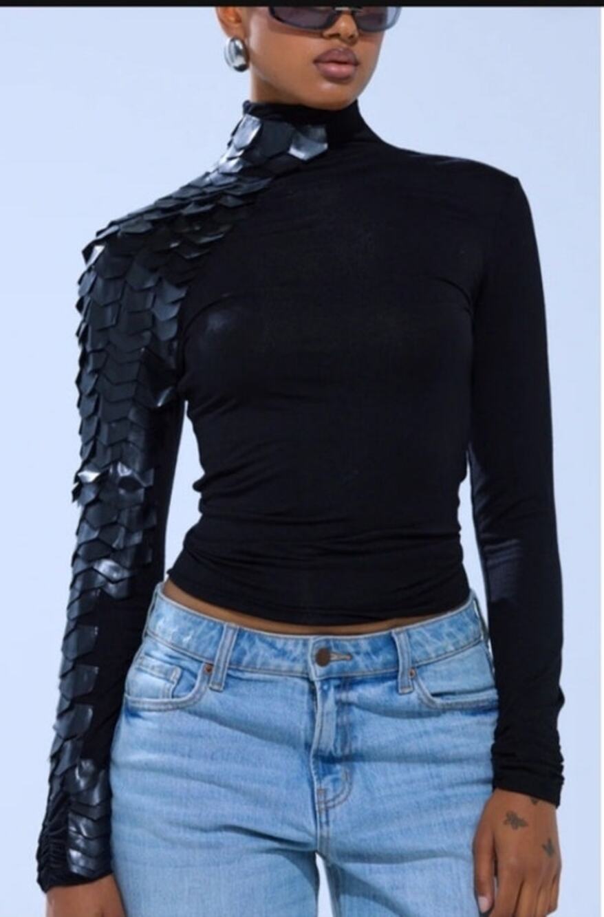 Gracia Semi Sheer Size Large Pleather Black Scales On Sleeve Turtleneck